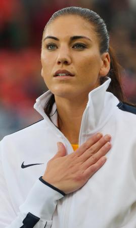 Hope Solo es la arquera del equipo norteamericano de fútbol. Su sex appeal y delicadeza la convierten en el centro de todas las miradas.
