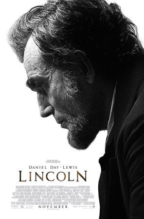 Lincoln es la otra gran candidata a triunfar en la noche del 23 de febrero. Daniel Day-Lewis le quiere disputar el Oscar a Denzel Washington; Steven Spielberg quiere llevarse el de director y los productores sueñan con que esta historia, basada en uno de los padres fundadores, sorprenda al final.