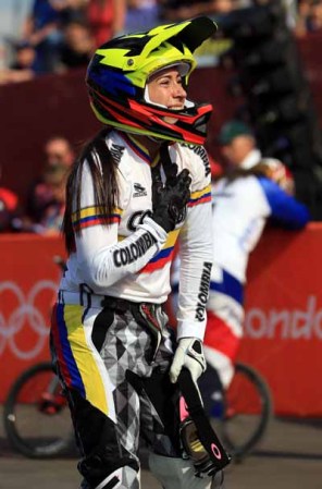 Mariana Pajón de Colombia se impuso en ciclismo BMX y conquisto el oro.