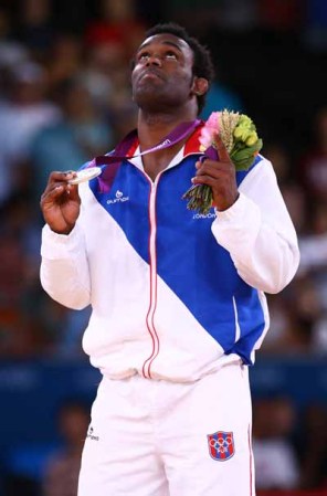 En lucha grecorromana, Jaime Espinal de Puerto Rico, ganó la medalla de plata en el estilo libre de 84 kg.