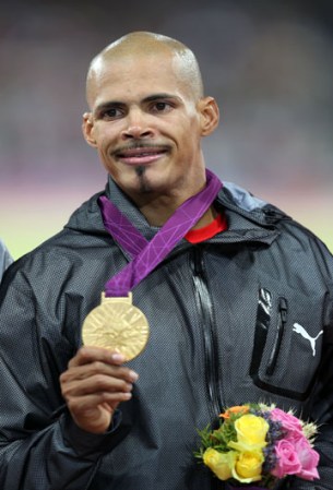 El atleta dominicano Félix Sánchez puso a todos a gozar y hasta a llorar de emoción tras conseguir su segunda medalla de oro en los Juegos Olímpicos, Londres 2012.