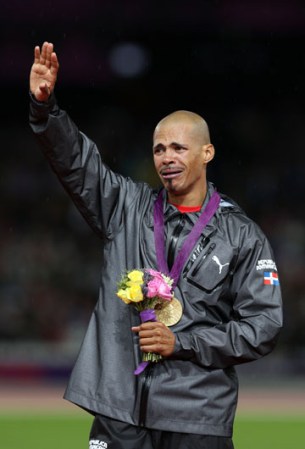 El atleta dominicano Félix Sánchez puso a todos a gozar y hasta a llorar de emoción tras conseguir su segunda medalla de oro en los Juegos Olímpicos, Londres 2012.