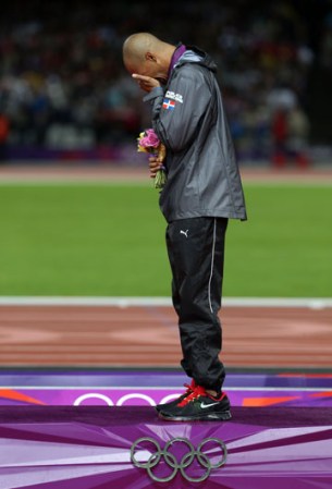 El atleta dominicano Félix Sánchez puso a todos a gozar y hasta a llorar de emoción tras conseguir su segunda medalla de oro en los Juegos Olímpicos, Londres 2012.