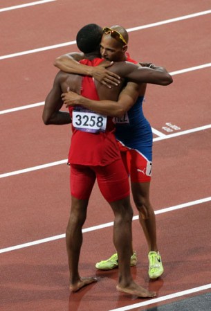 El atleta dominicano Félix Sánchez puso a todos a gozar y hasta a llorar de emoción tras conseguir su segunda medalla de oro en los Juegos Olímpicos, Londres 2012.