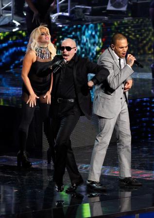 Pitbull volvió a pegarla al juntarse con Chris Brown para el éxito "International Love".<br /><br /><br /><br />¡Haz clic aquí para ver el video de "International Love"!