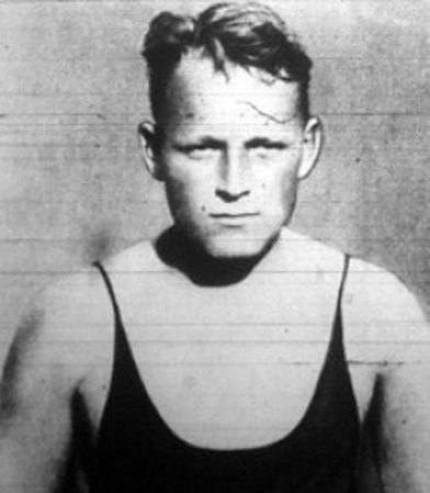 El jugador húngaro de waterpolo Olivér Halassy fue asesinado por un soldado ruso el 10 de septiembre de 1946, en la comisión de un robo en Budapest. Halassy fue el primer atleta olímpico en competir con una amputación (la pierna).
