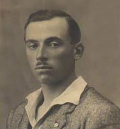 El ciclista italiano Ottavio Bottecchia, ganador del Tour de Francia de 1924, fue hallado asesinado a la vera de un camino en Gemona, Italia, el 14 de agosto de 1927. Su muerte permanece en el misterio.