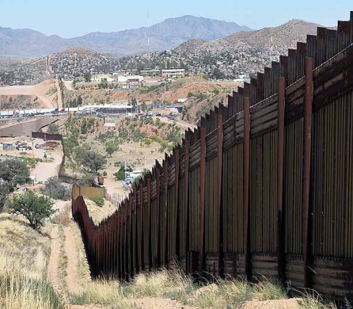 Según la Comisión Internacional de Límites y Aguas la frontera tiene una longitud de 1,951 millas.