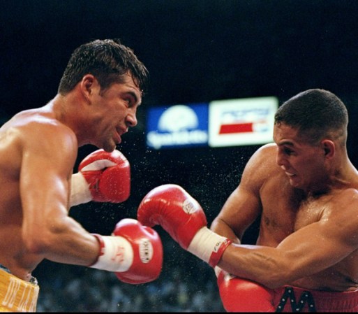El 13 de septiembre de 1997, Héctor Camacho y Oscar De La Hoya se enfrentaron en el Thomas and Mack Center de Las Vegas, Nevada.