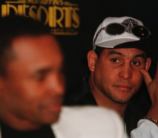 En esta fotografía tomada el 14 de noviembre de 1996, Héctor "Macho" Camacho aparece con Sugar Ray Leonard durante una conferencia de prensa en All Star Cafe, de New York, para publicitar su pelea en Atlantic City, programada para el 28 de Febrero de 1997.