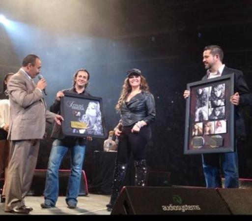 Esta es una de las últimas fotos que aparece en su página de Facebook, durante su presentación en la Arena Monterrey.