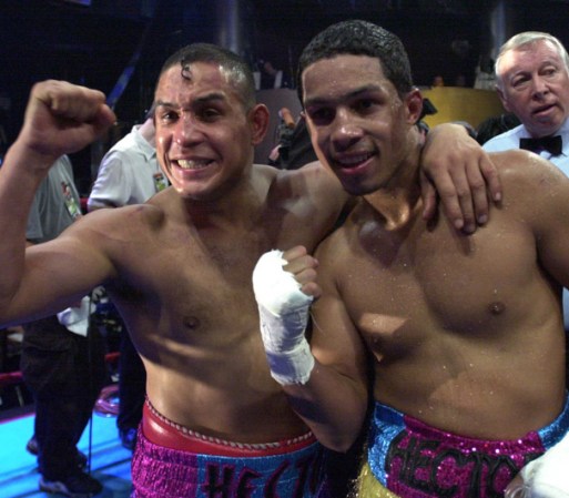 El 3 de febrero del 2001 Héctor "Macho" Camacho Sr. y su hijo, Hector Camacho Jr., celebraron después de ambos ganar sus respectivas peleas durante el Mucho Macho Madness que se llevó a cabo en el Level Club de Miami, Florida.