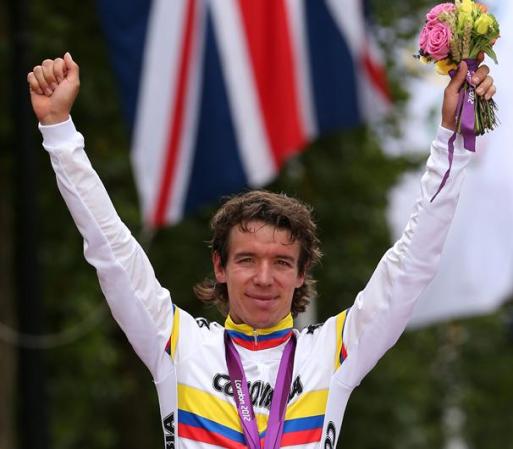 El ciclista Rigoberto Urán llevó la primera medalla para Colombia en los juegos de Londres 2018 cuando llegó segundo en la disciplina de Ciclismo en ruta. Este deportista proviene de una familia humilde, que el sacó adelante cuando su padre fue asesinado por violentos sicarios.