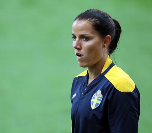Cuando uno habla de fútbol, no se imagina que atacando el arco contrario se encuentra una hermosa mujer como Jessica Landstrom manejando con habilidad el balón y llevando a su equipo a la cima. En Londres demostrará lo que vale su talento.