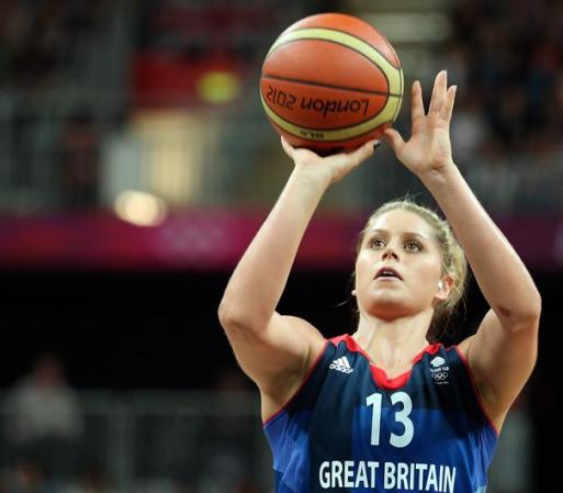Johannah Leedham es miembro del equipo de basketball anfitrión y una de las estrellas. Su delicadeza y habilidad hacen que la cancha arda cuando ella aparece en escena.
