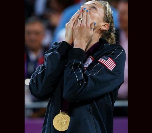 Mirando al cielo... Incrédula, pero con la medalla de la conquista asegurada.