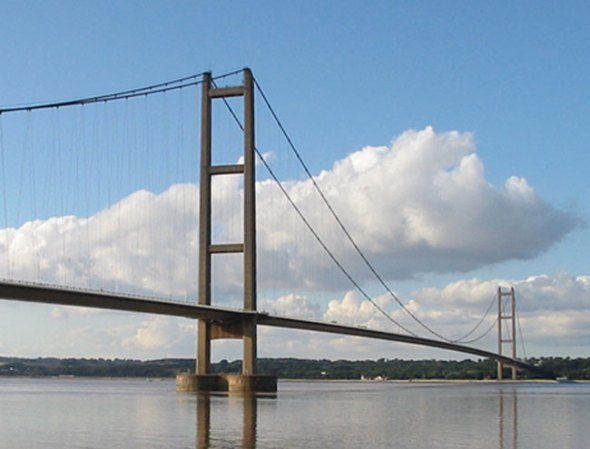 EL PUENTE HUMBER, INGLATERRA: Abrió en 1981 y desde entonces han saltado de ese puente más de 200 personas, de las cuales sólo sobrevivieron cinco.