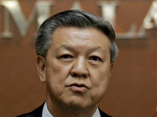 Chua Soi Lek El ministro de salud Pública de Malasia tuvo que renunciar en enero del 2008 tras admitir haber sido filmado sosteniendo relaciones sexuales con una amiga.