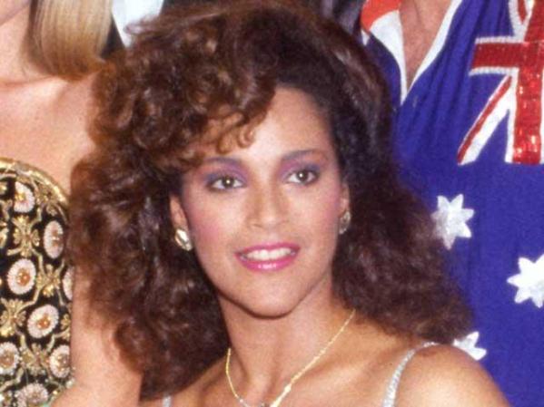 Jayne Kennedy A esta actriz, considerada en su momento como una de las mujeres más bellas del mundo, le robaron y luego distribuyeron una filmación en la que aparecía con su marido Leon Isaac Kennedy en el acto sexual.