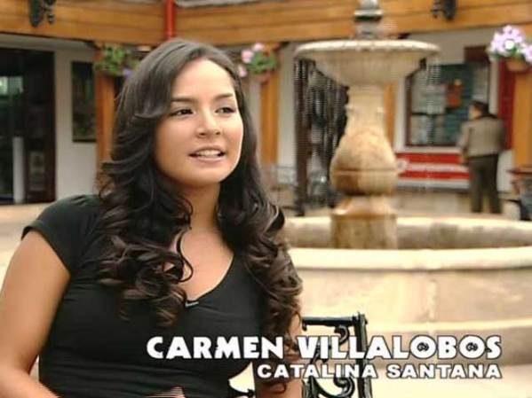 La protagonista es Catalina Santana, personaje al que da vida la actriz Carmen Villalobos.