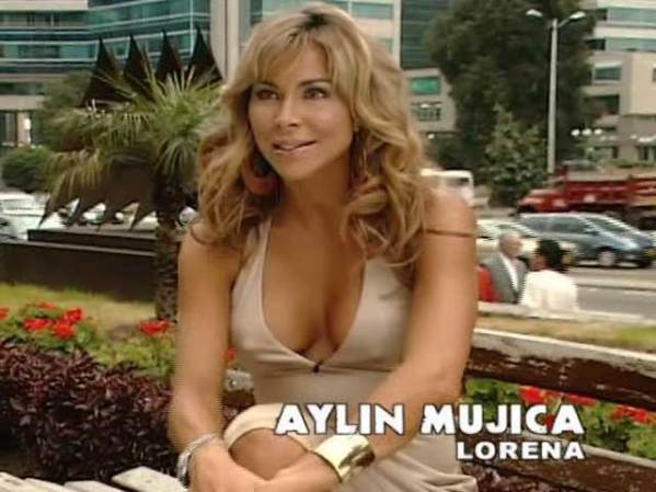 Aylin Mujica trabaja como Lorena, una mujer muy experta en el negocio del amor.