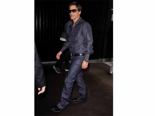 El actor Rob Lowe entrando a una oficina en Nueva York.