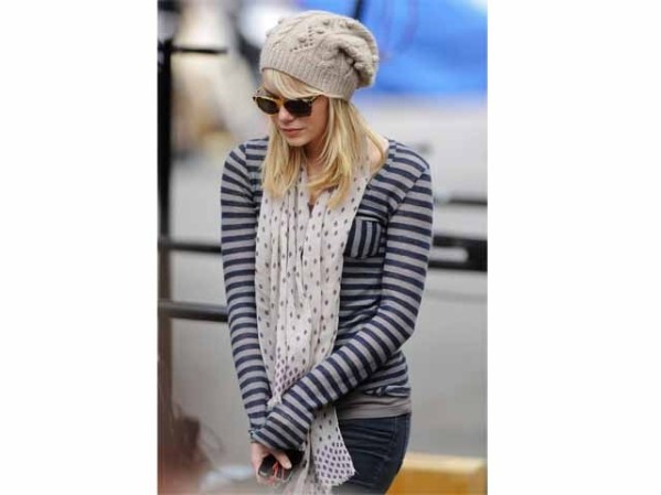 La actriz Emma Stone en Manhattan tratando de pasar desapercibida.