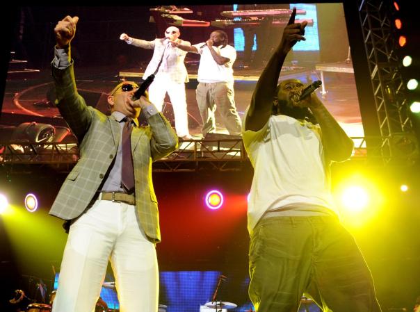 Mr. 305 grabó con el rapero T-Pain el pegajoso tema "Hey Baby", contenido en su disco "Planet Pi".<br /><br /><br /><br />¡Haz clic aquí para ver el video de "Hey Baby"!