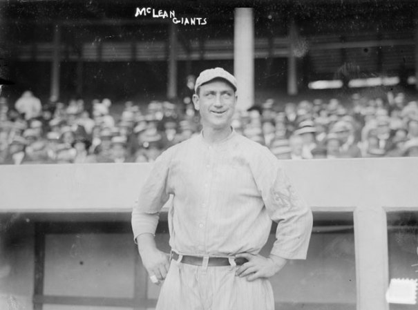 El catcher de Grandes Ligas John Bannerman McLean murió en una pelea de bar el 14 de marzo de 1921, en Boston.