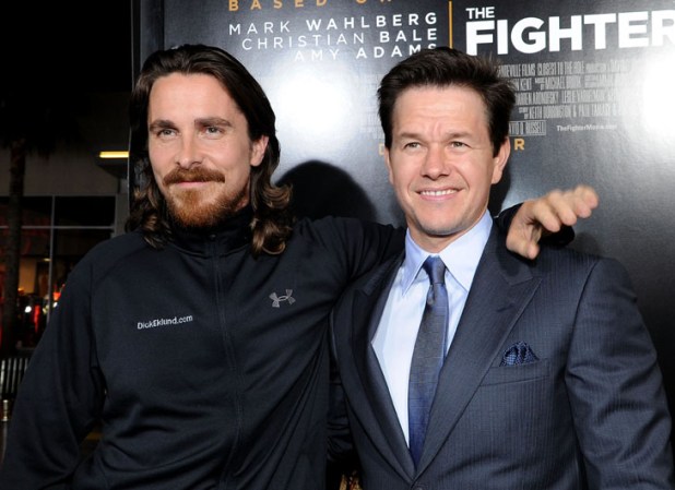 En el filme actúa con Mark Wahlberg, que hace de su hermano, un boxeador a quien él entrena.