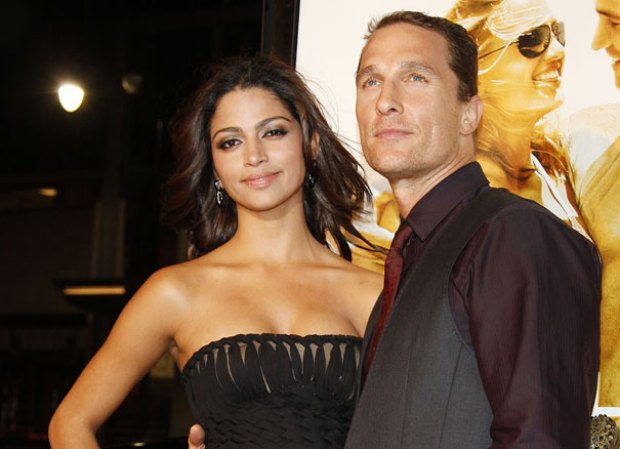 Se comprometió en 2011 con el actor Matthew McConaughey.