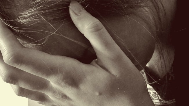 Investigan a maestra por grabarse teniendo sexo con alumno en Nuevo León