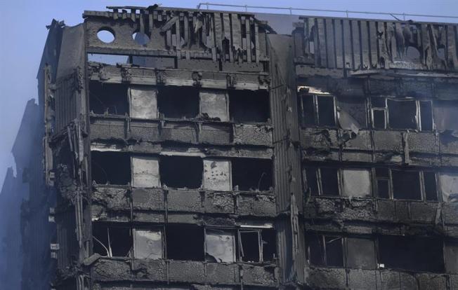 Ascienden a 30 los muertos por incendio en edificio residencial londinense Ascienden a 30 los muertos por incendio en edificio residencial londinense
