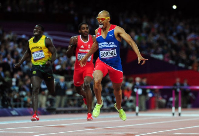 7 DE AGOSTO, 2012: El dominicano Félix Sánchez llega triunfante hasta la meta en los Juegos Olímpicos, Londres 2012, tras una victoria para la historia.
