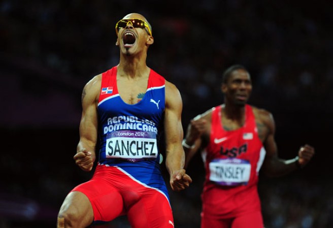 El atleta dominicano Félix Sánchez puso a todos a gozar y hasta a llorar de emoción tras conseguir su segunda medalla de oro en los Juegos Olímpicos, Londres 2012.