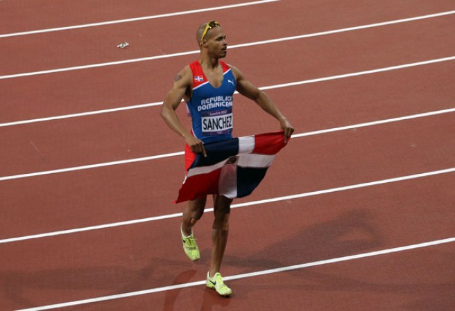 El atleta dominicano Félix Sánchez puso a todos a gozar y hasta a llorar de emoción tras conseguir su segunda medalla de oro en los Juegos Olímpicos, Londres 2012.