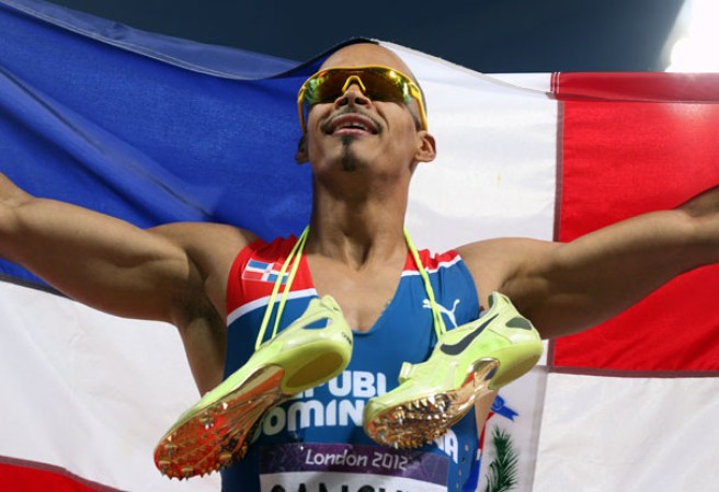 El atleta dominicano Félix Sánchez puso a todos a gozar y hasta a llorar de emoción tras conseguir su segunda medalla de oro en los Juegos Olímpicos, Londres 2012.