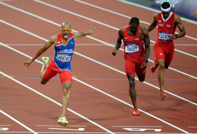 El atleta dominicano Félix Sánchez puso a todos a gozar y hasta a llorar de emoción tras conseguir su segunda medalla de oro en los Juegos Olímpicos, Londres 2012.