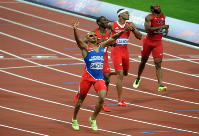 El atleta dominicano Félix Sánchez puso a todos a gozar y hasta a llorar de emoción tras conseguir su segunda medalla de oro en los Juegos Olímpicos, Londres 2012.