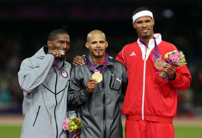 El atleta dominicano Félix Sánchez puso a todos a gozar y hasta a llorar de emoción tras conseguir su segunda medalla de oro en los Juegos Olímpicos, Londres 2012.