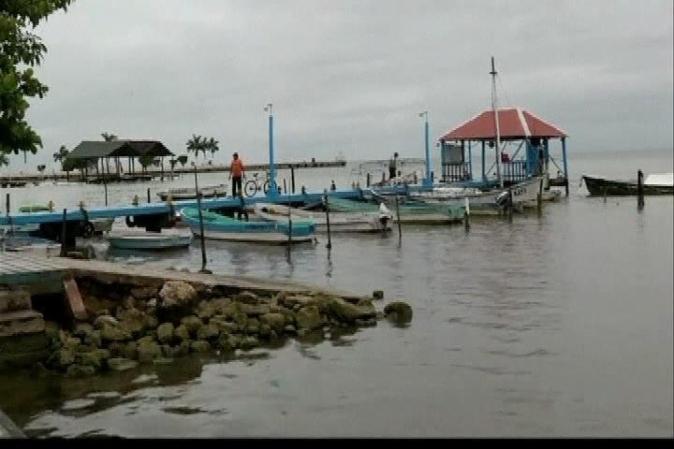 Se espera que Ernesto vuelva a tocar tierra en los próximos días cerca del puerto de Veracruz.