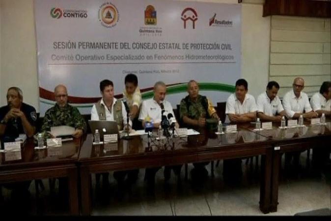 Las autoridades evacuaron a más de 1,300 turistas de sus hoteles en Majahual, Bacalar y otros puntos turísticos donde se esperaban más lluvias y ventiscas.