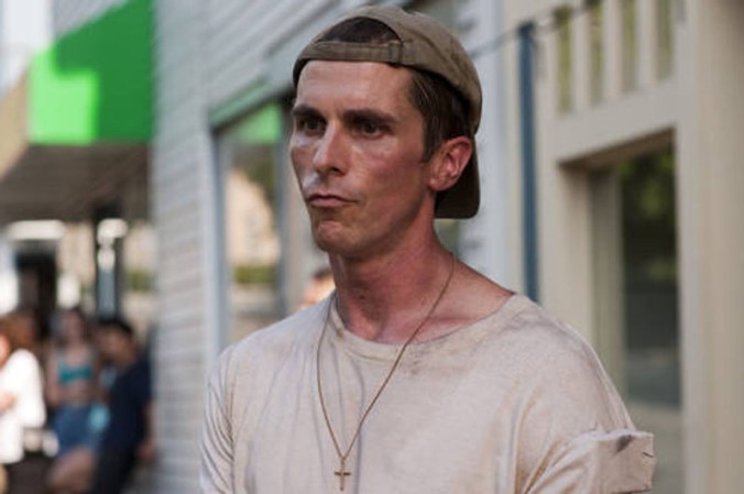 En la película “The Fighter” (2010) volvió a lucir una figura sumamente delgada. Su papel le hizo merecedor de múltiples reconocimientos, incluso el Oscar como mejor actor de reparto.