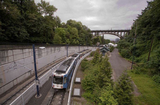 EL PUENTE VISTA, PORTLAND, OREGON: Promedia unos cuatro suicidios por año.
