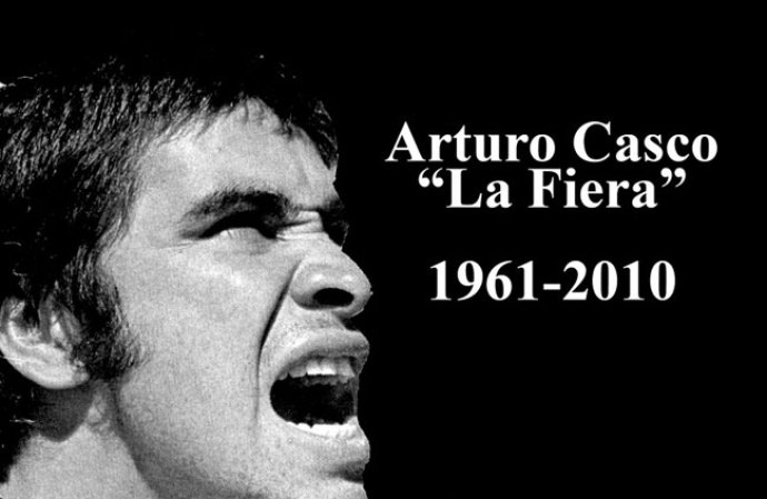 Arturo Casco Hernández "La Fiera", un popular luchador mexicano, fue acuchillado hasta morir el 12 de septiembre del 2010.