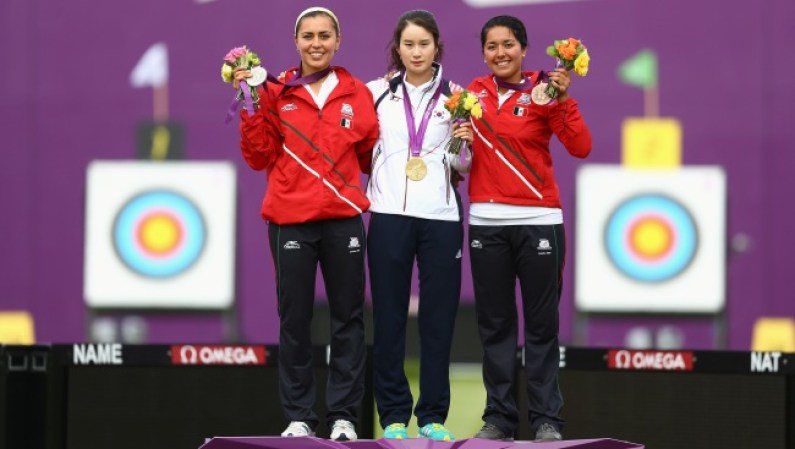 Aida Román Arroyo (plata) y Mariana Avitia Martinez (bronce) comparten podio histórico para México. Solo superadas por la Coreana Bobae Ki, las mexicanas con mejor puntería del mundo, lograron que México tenga dos atletas en un podio por primera vez en 44 años.