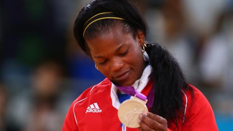 La Judoca cubana Yanet Bermoy obtuvo la primera medalla para la isla en los juegos de Londres 2012. La fornida atleta compitió en la categoría de 52 kilos y dio muestras de la habitual capacidad olímpica de Cuba.