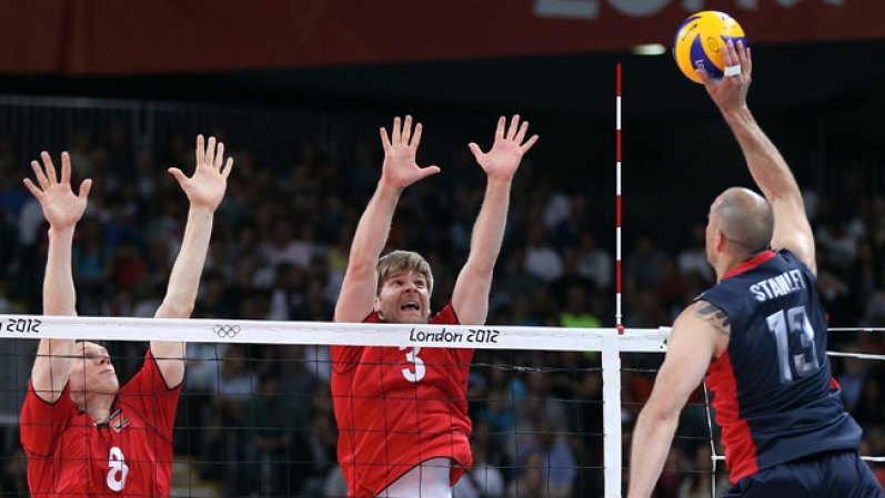 Clayton Stanley, el número 13 del equipo de voleyball masculino de Estados Unidos, lleva un tatuaje sobre su espalda, al lado izquierdo.