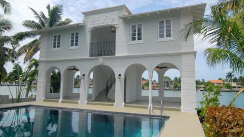 25 DE JULIO DE 2012 - La mansión del famoso gángster estadounidense Alphonse "Scarface" Capone en Miami Beach está a la venta por 9.5 millones de dólares.