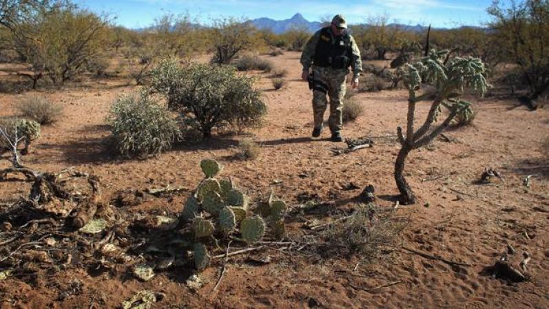 Aunque la crisis ha mermado, el número de personas que buscan "el sueño americano", cada año, mueren cientos a lo largo de la frontera entre EEUU y México.